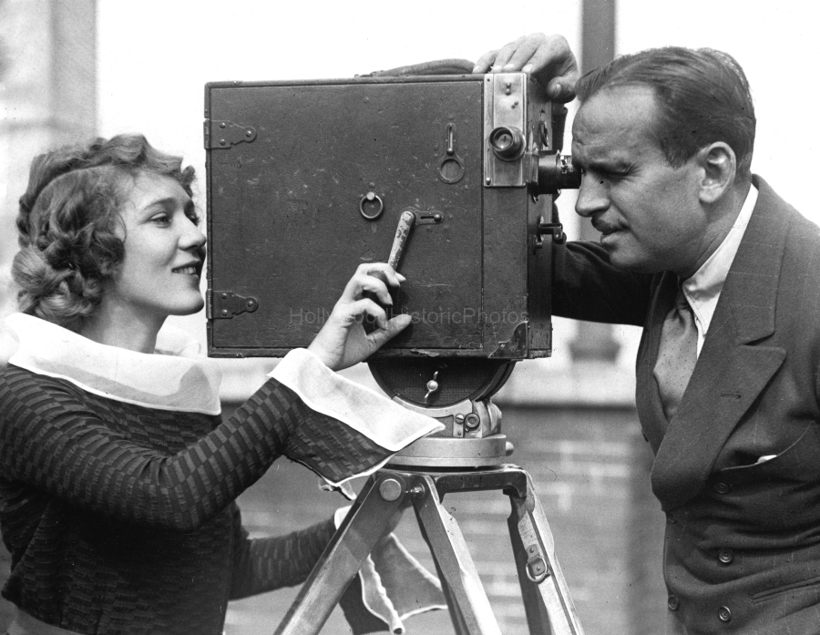 Mary Pickford 1922 Douglas Fairbanks camera.jpg